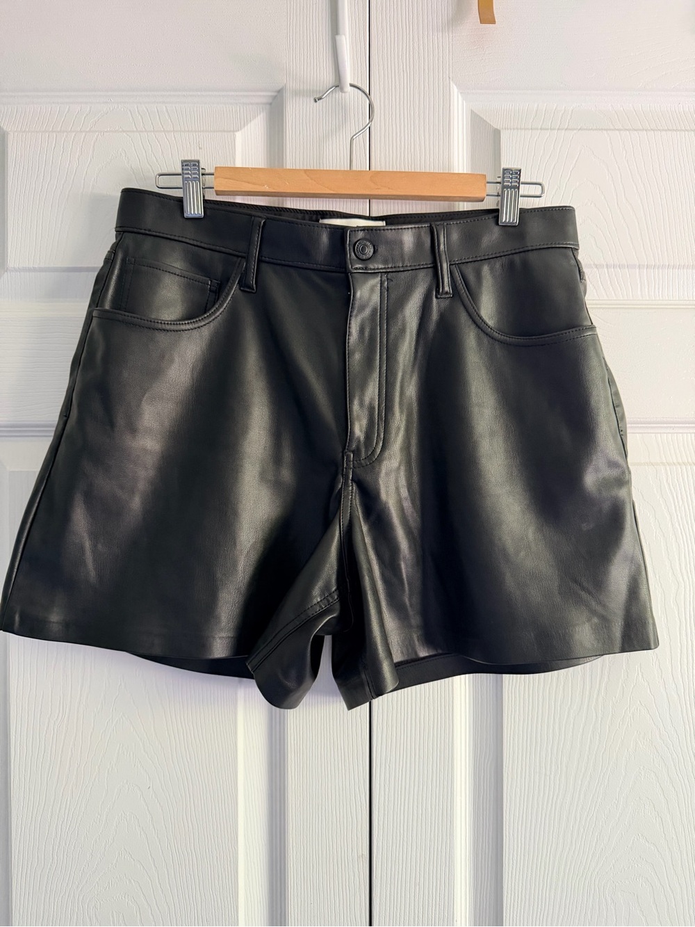 Abercrombie & Fitch Curve Love Vegan Leather Shorts Dad High Rise Size 31/12